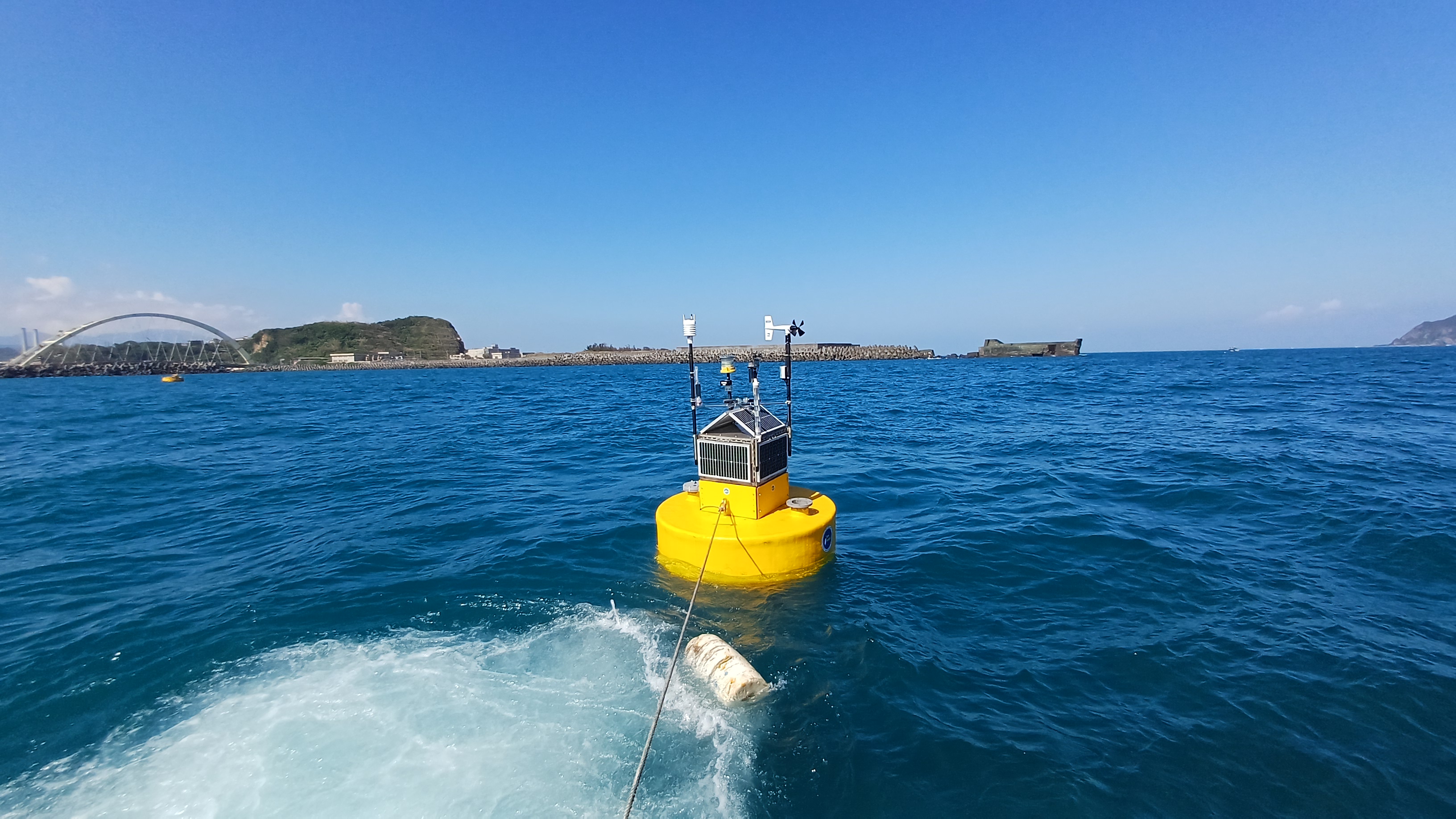 20251125＿監測浮筒佈放於東北海域